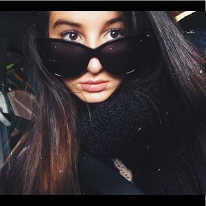 Meet your Posher, Carmela